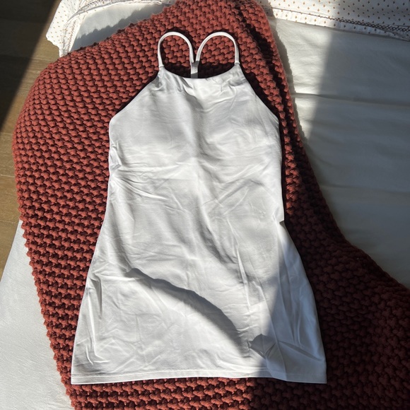 Lululemon Racerback Y Tank with built-in bra - white - Picture 2 of 4